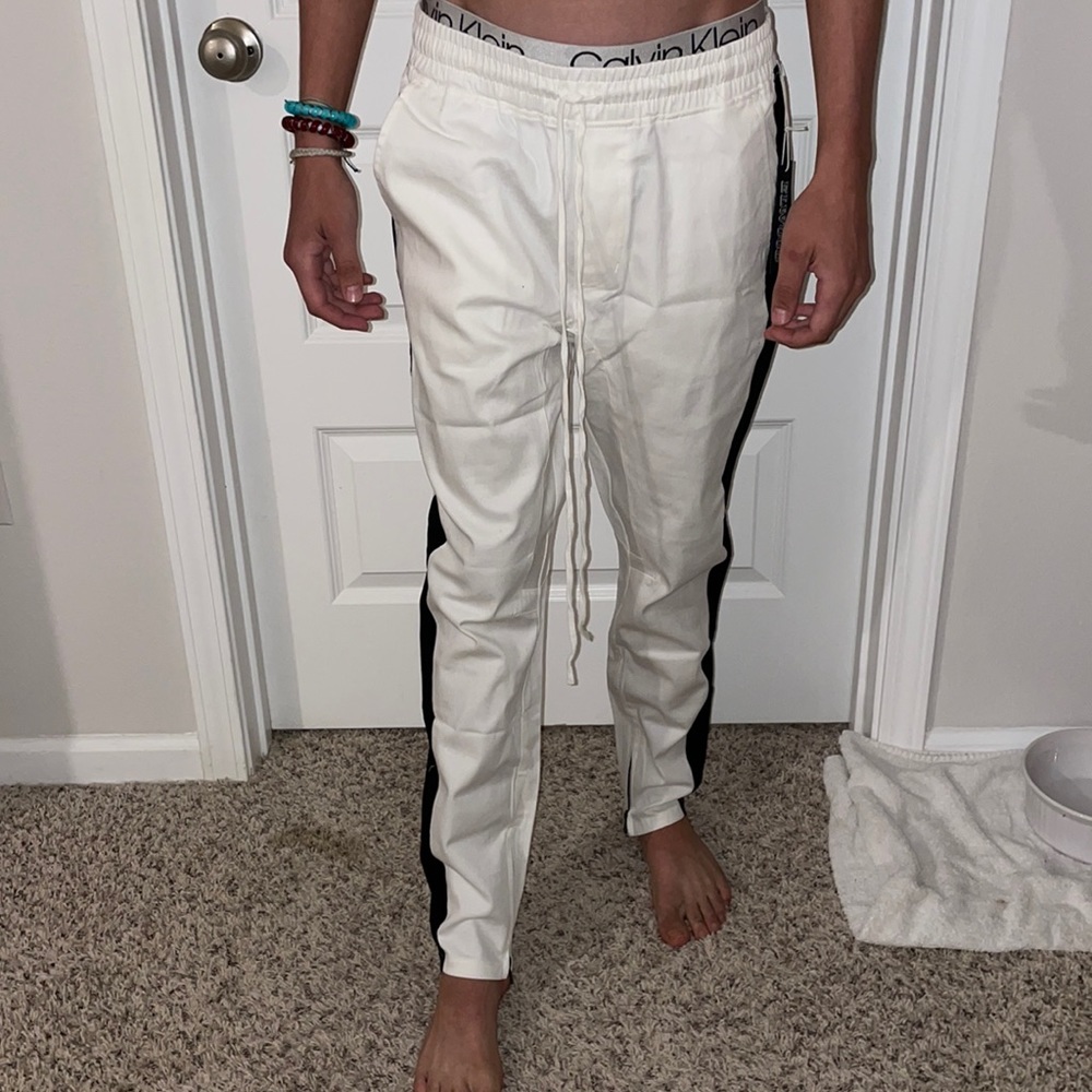 Men’s black and white joggers size small
